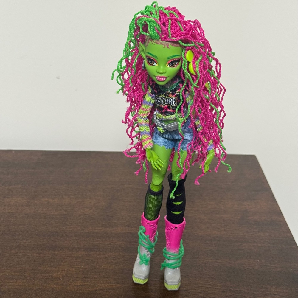 Monster High Venus McFlytrap G3 Doll Pink Green Braided Hair 2022 Halloween